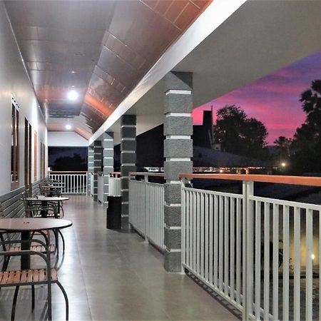 Tanto Hotel Waingapu Buitenkant foto