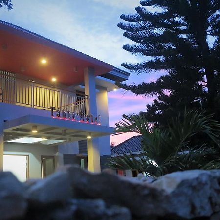 Tanto Hotel Waingapu Buitenkant foto