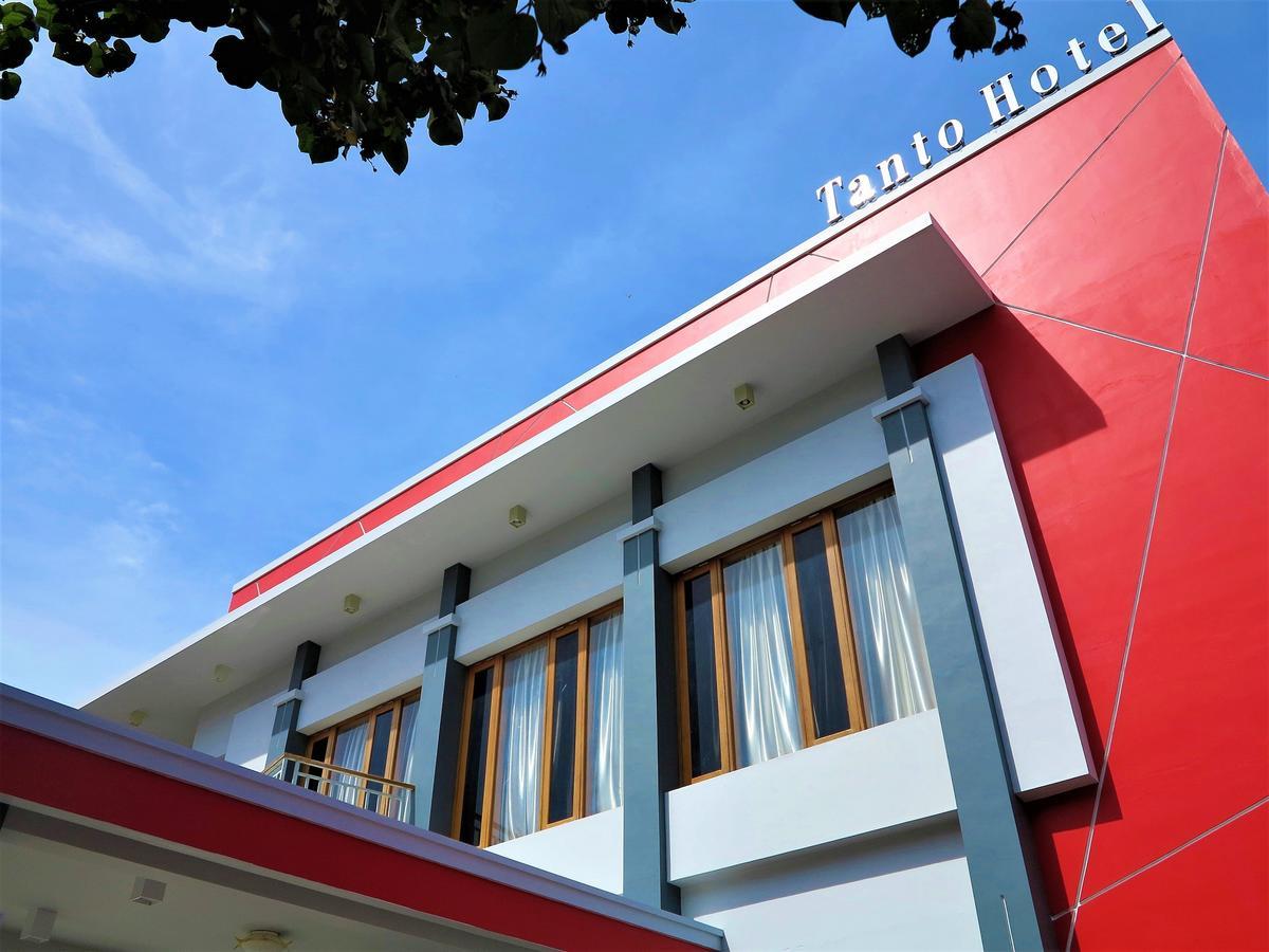 Tanto Hotel Waingapu Buitenkant foto