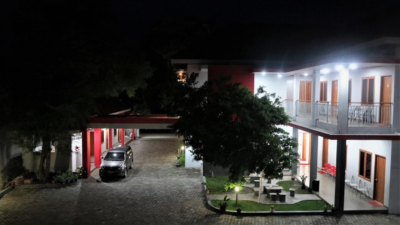 Tanto Hotel Waingapu Buitenkant foto