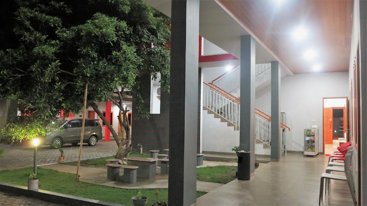 Tanto Hotel Waingapu Buitenkant foto