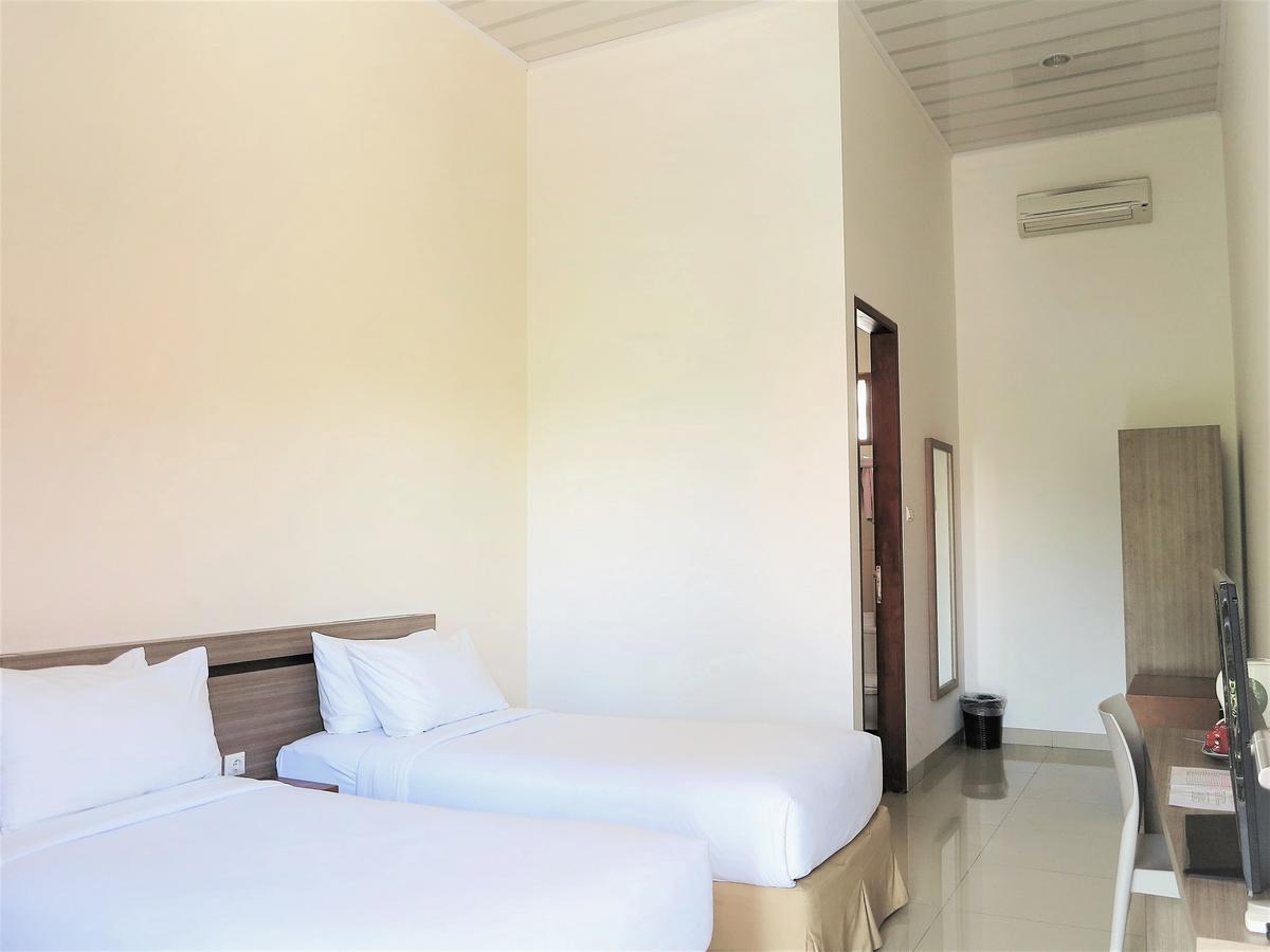 Tanto Hotel Waingapu Buitenkant foto